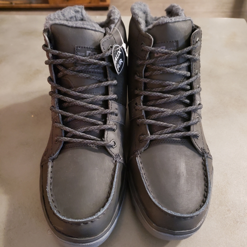 DC Woodland 9.5 mens
